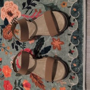 Woman's sandals